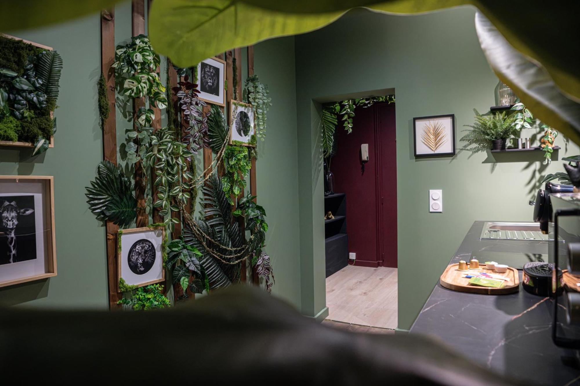 Secret Jungle - Love Room By Prim0 C0Nciergerie Royat Exterior photo