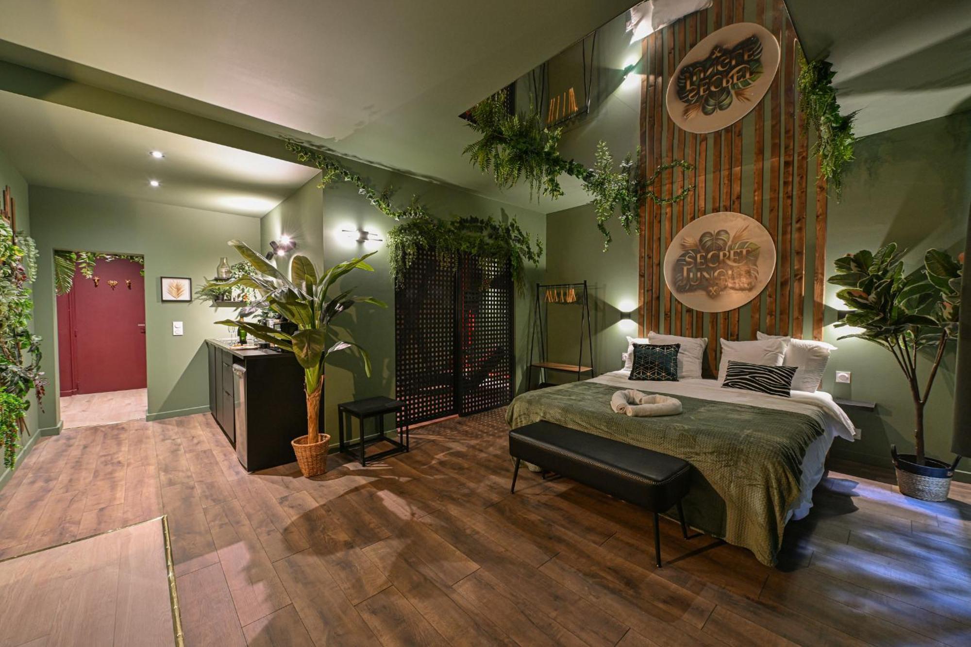 Secret Jungle - Love Room By Prim0 C0Nciergerie Royat Exterior photo